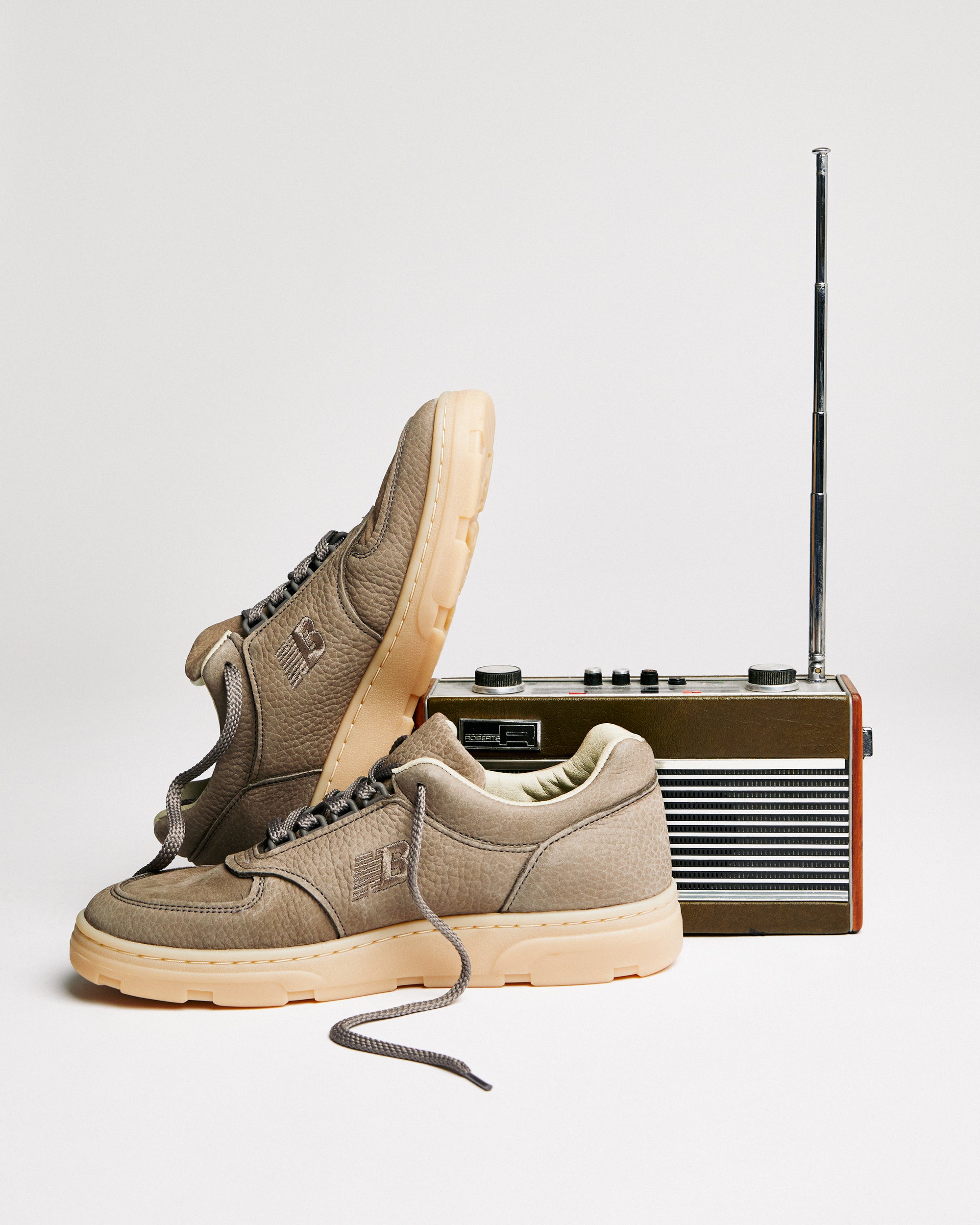 M1000CA Sea Salt & Heron Blue by New Balance | Couverture