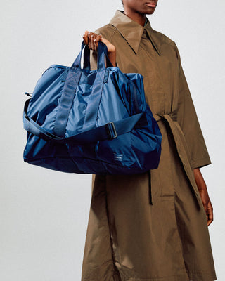 FLEX 2-Way Duffle Bag Small Iron Blue on model 