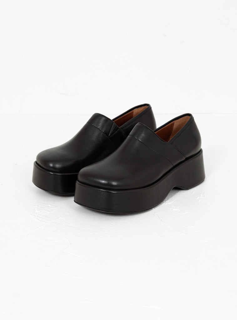 Lucie Clogs Black by Rejina Pyo | Couverture & The Garbstore