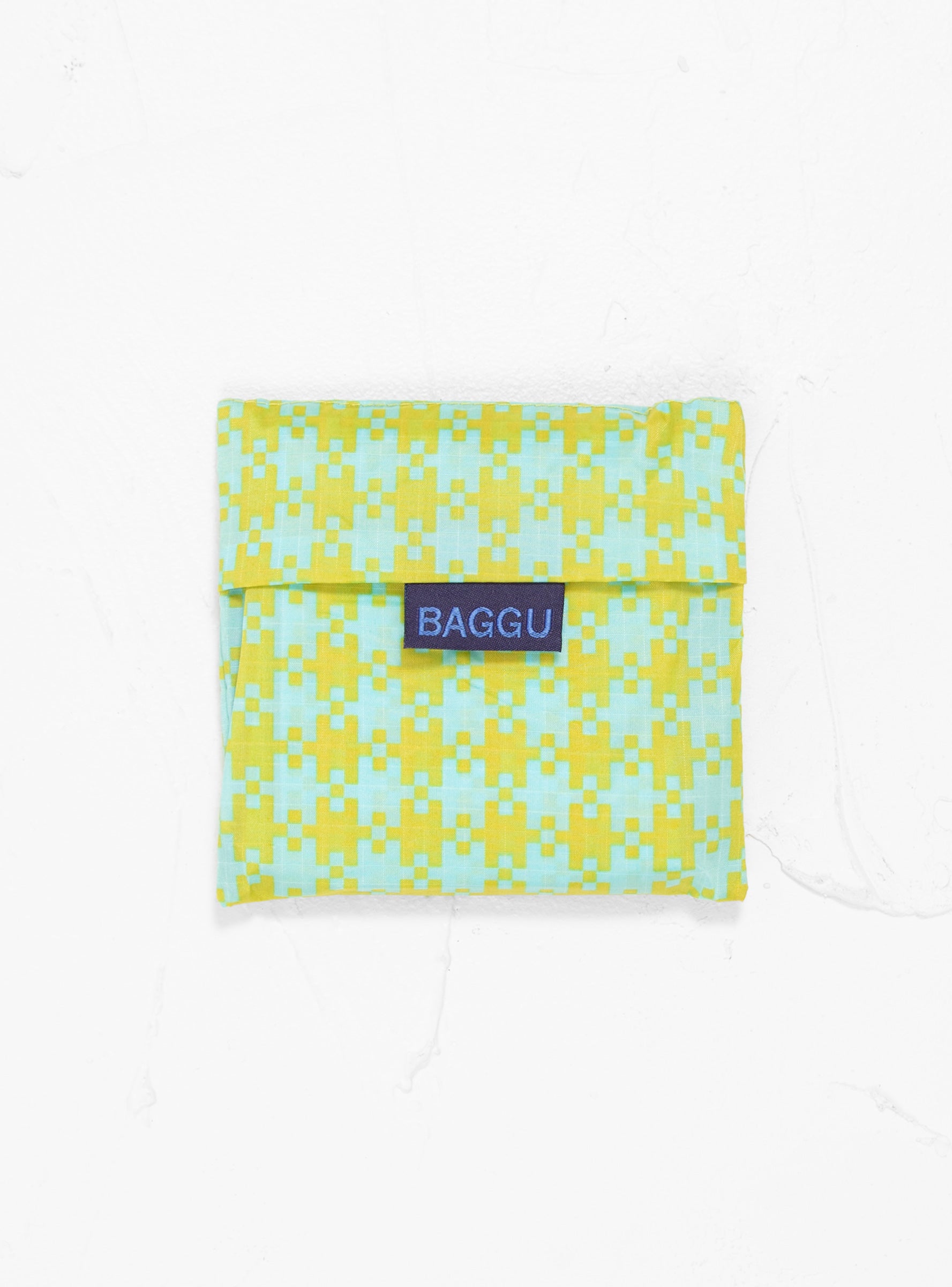 Standard Baggu Tote Bag Mint Green Pixel Gingham by BAGGU | Couverture ...