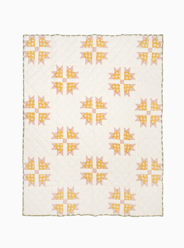 Lumi Patchwork Quilt Off White & Green by Projektityyny | Couverture & The Garbstore
