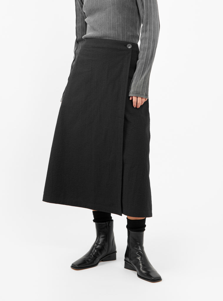 Wrap Seersucker Skirt Black by mfpen | Couverture & The Garbstore