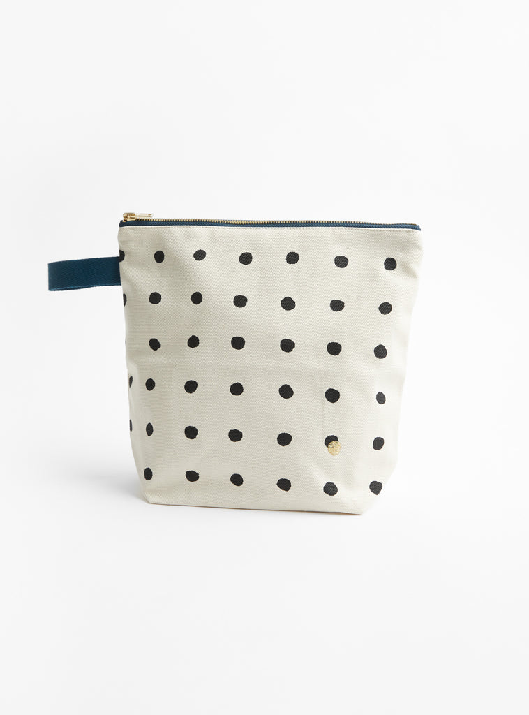 The Mio Ecru Toiletry Bag L from La Cerise Sur Le Gâteau at Couverture & The Garbstore
front 