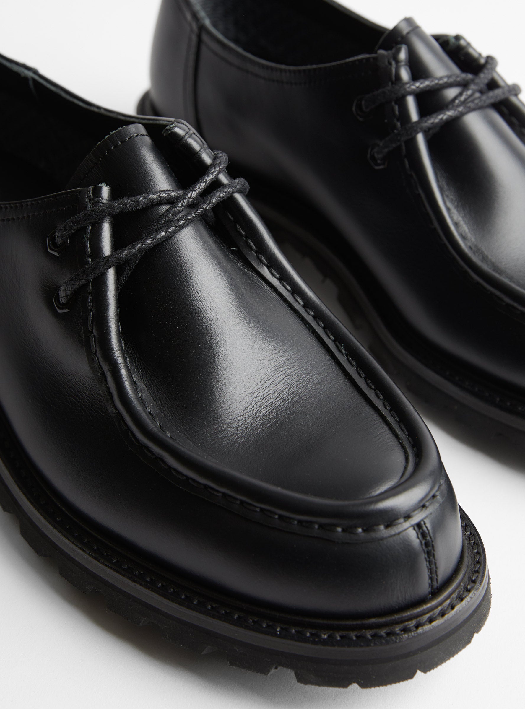 Tyrolean Shoe Black by REGAL Shoe & Co. | Couverture & The