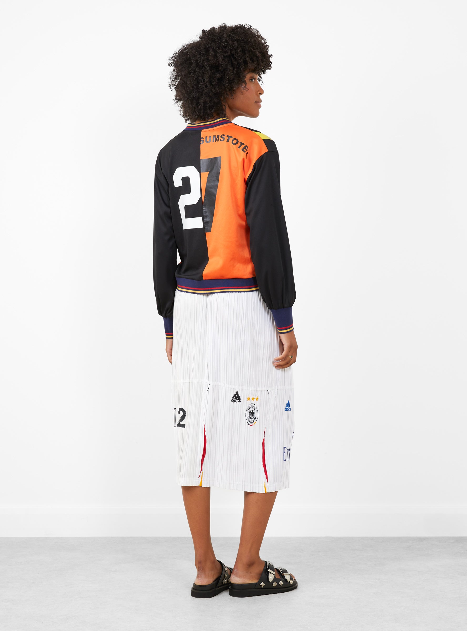 Futebol V-Neck Jersey Multi S2-Multi-Renata Brenha(model back) at Couverture & The Garbstore [pos:3.jpg]