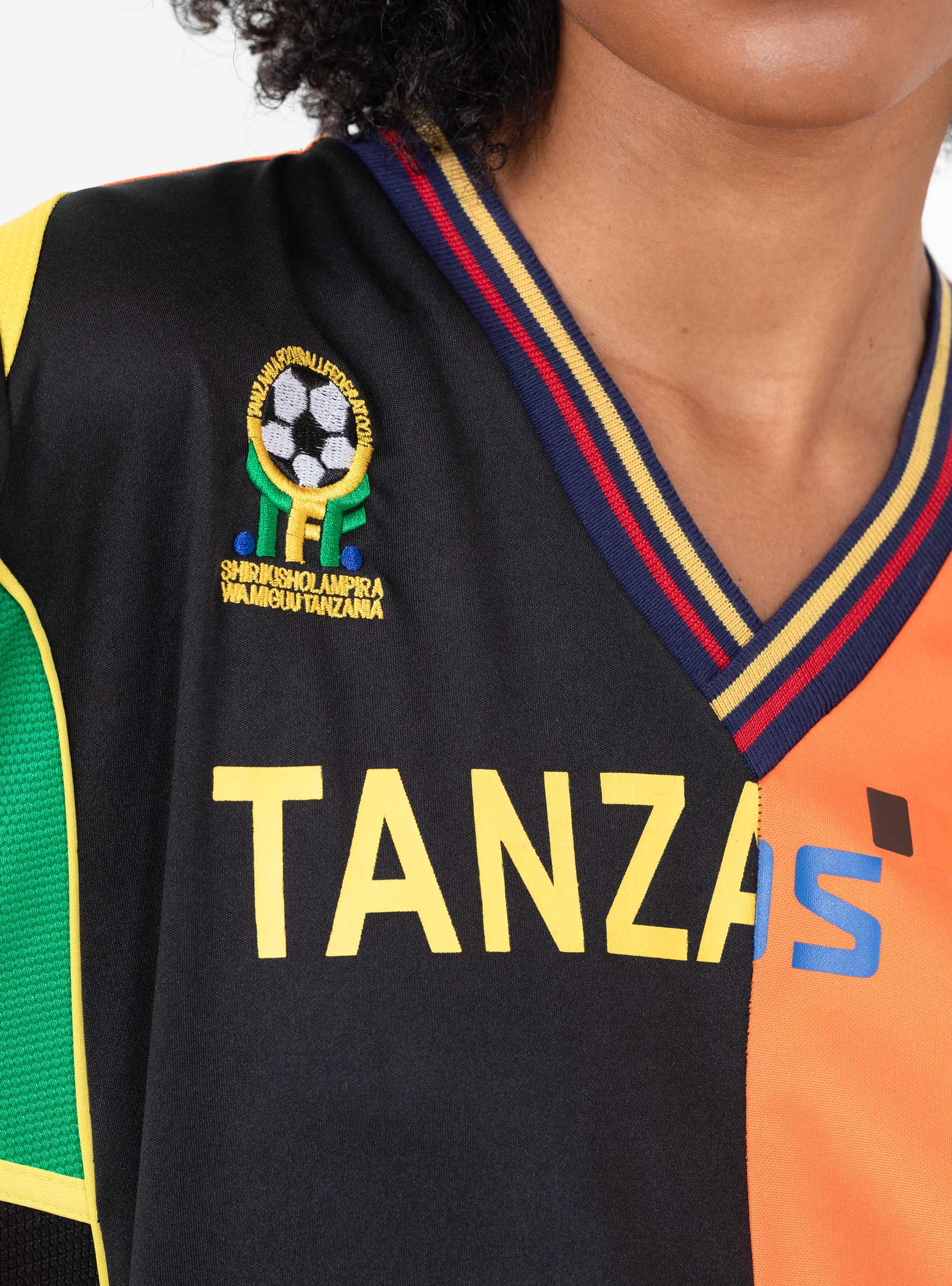 Futebol V-Neck Jersey Multi S2-Multi-Renata Brenha(model detail) at Couverture & The Garbstore [pos:4.jpg]