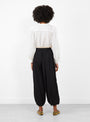 Lisette Solid Pants Black-Black-Sea(model back) at Couverture & The Garbstore [pos:3.jpg]