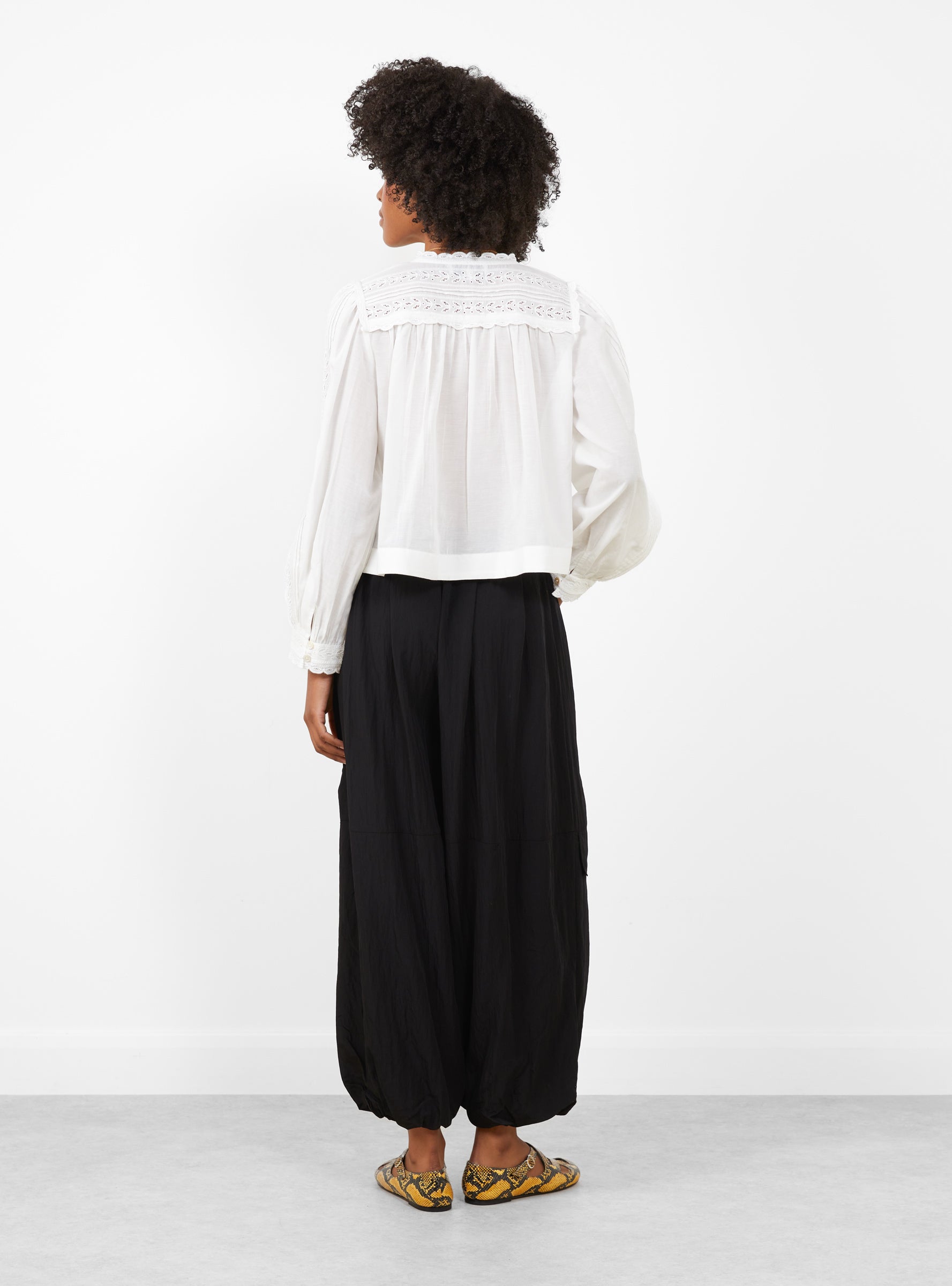 Eliza Solid Long Sleeve Top White-White-Sea(model back) at Couverture & The Garbstore [pos:3.jpg]