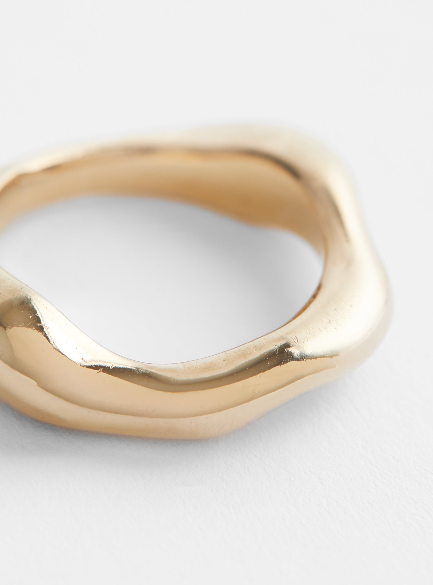Fine Wavy Ring Gold Plated BrassBrassHR close up at Couverture & The Garbstore