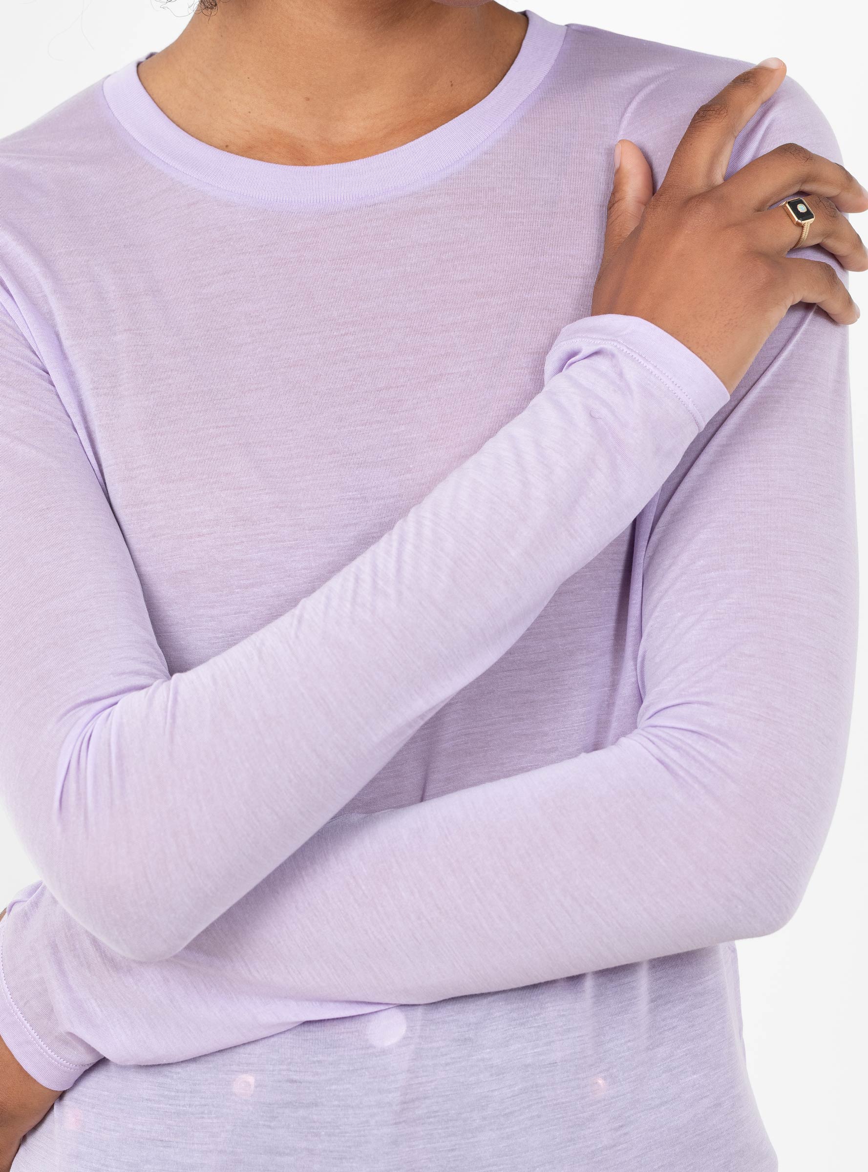 Long Sleeve Tee One PurpleOne PurpleBASE (model detail) at Couverture & The Garbstore [pos:4.jpg]