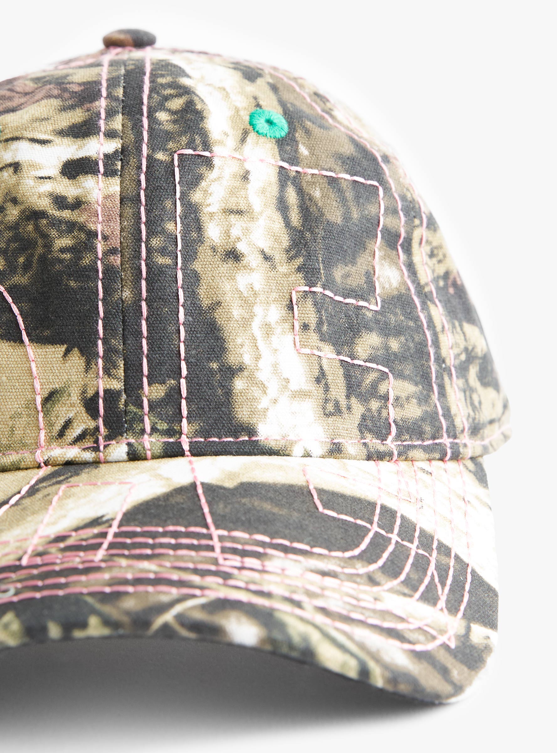b.E Cap Pink Camo & Hot Pink-Pink Camo & Hot Pink-B.EAUTIFUL close up at Couverture & The Garbstore