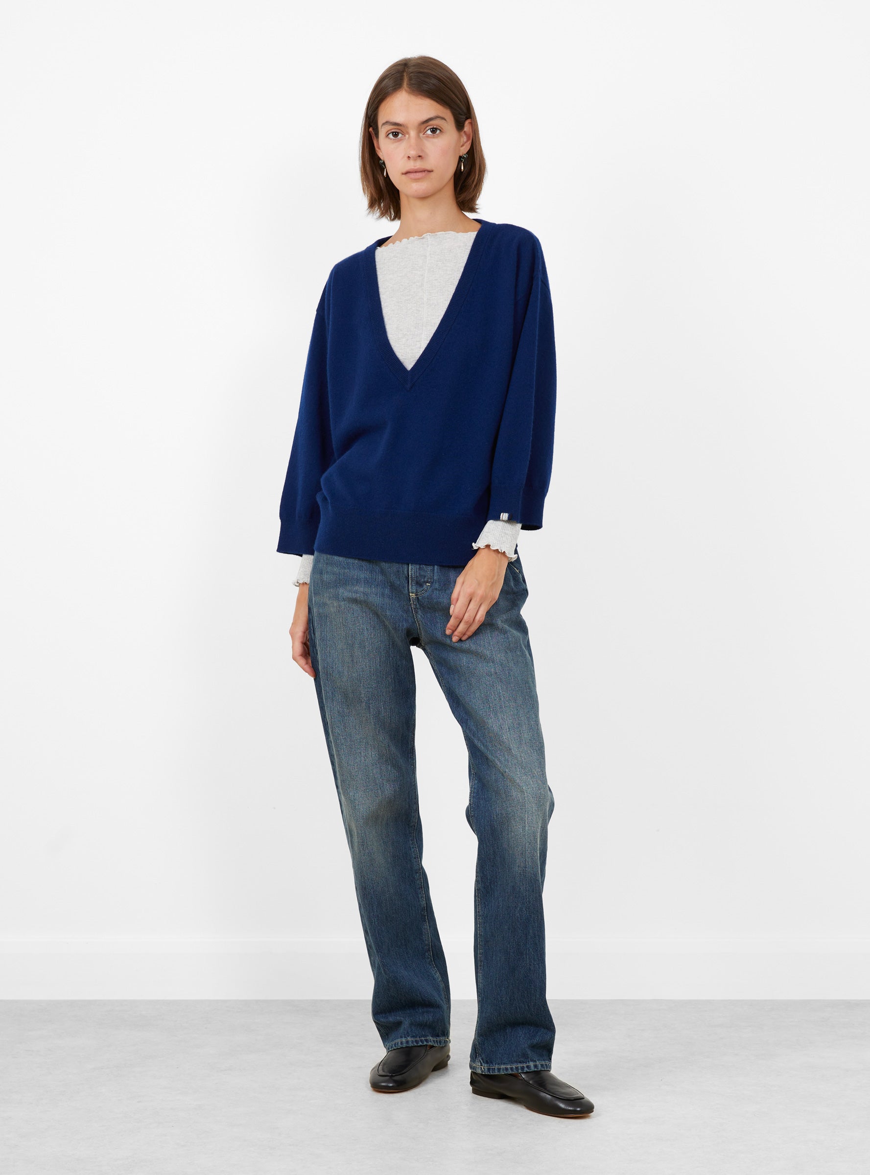 No 491 Pearl Jumper Midnight Midnight Extreme Cashmere (model front) at Couverture & The Garbstore