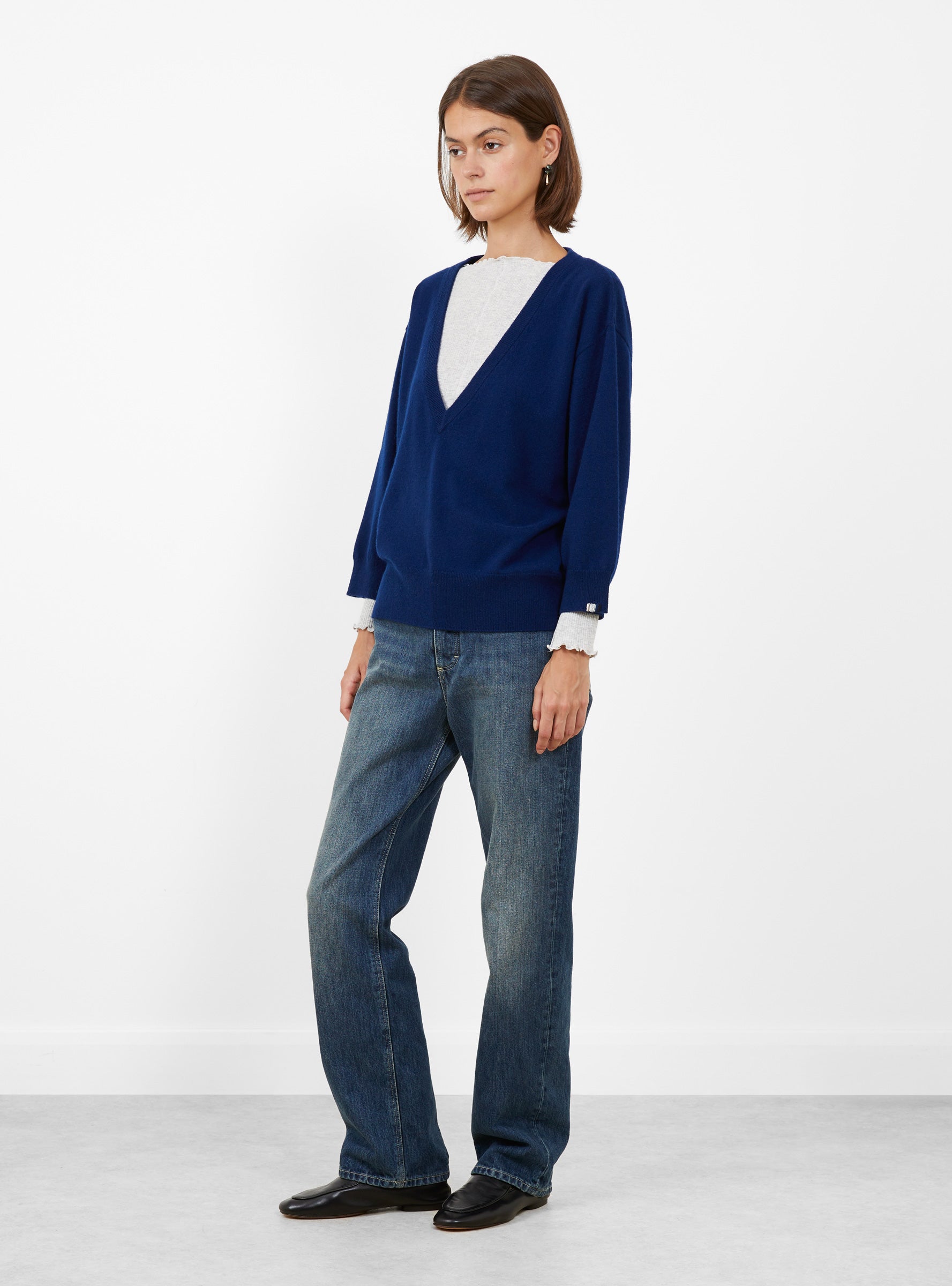No 491 Pearl Jumper Midnight Midnight Extreme Cashmere (model side) at Couverture & The Garbstore