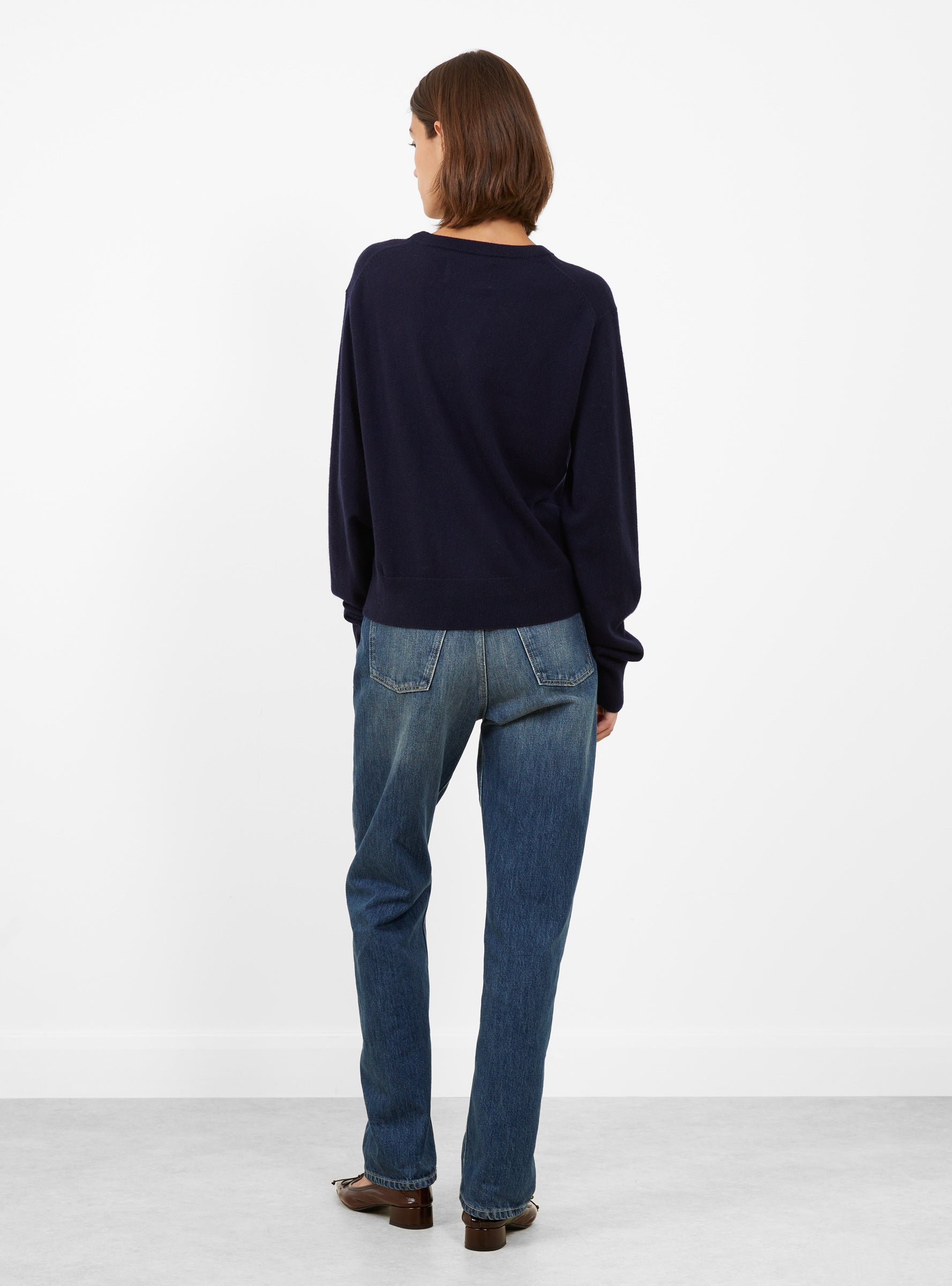 No 475 March Jumper Navy Navy Extreme Cashmere (model back) at Couverture & The Garbstore