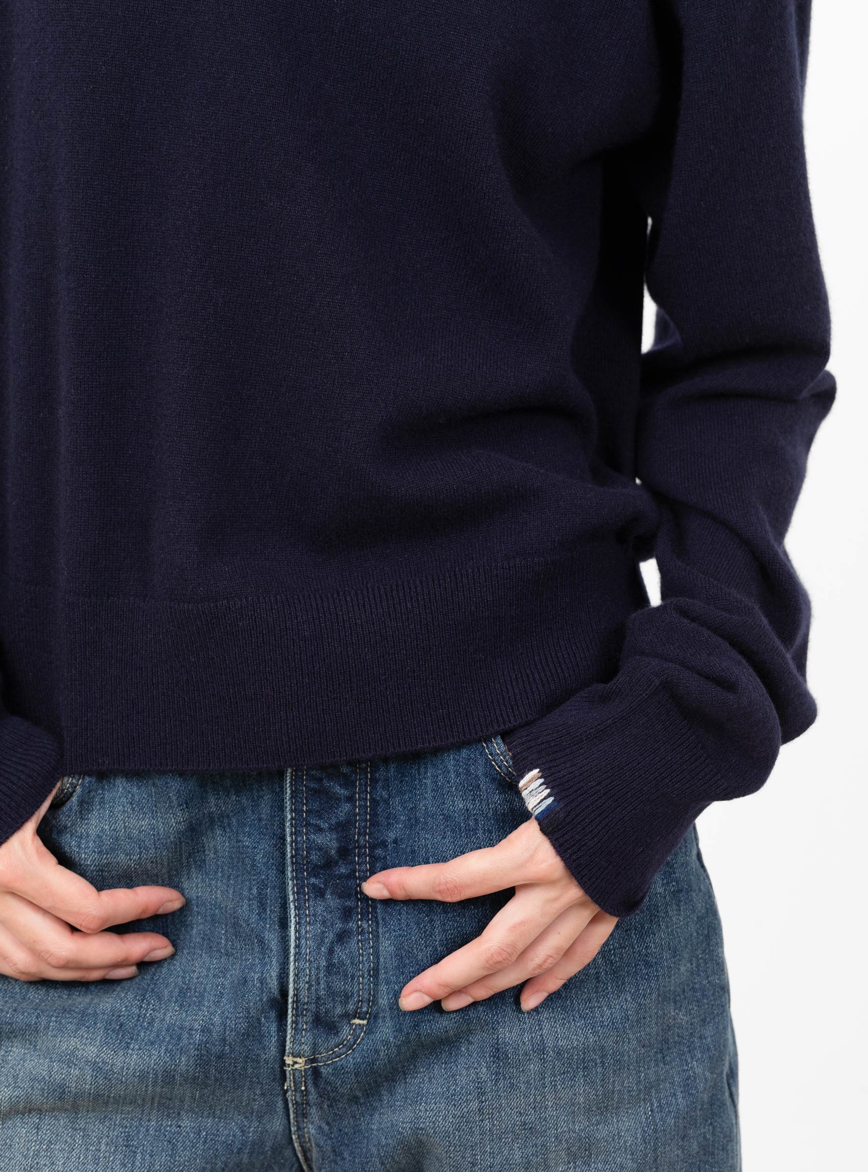 No 475 March Jumper Navy Navy Extreme Cashmere (model close up) at Couverture & The Garbstore