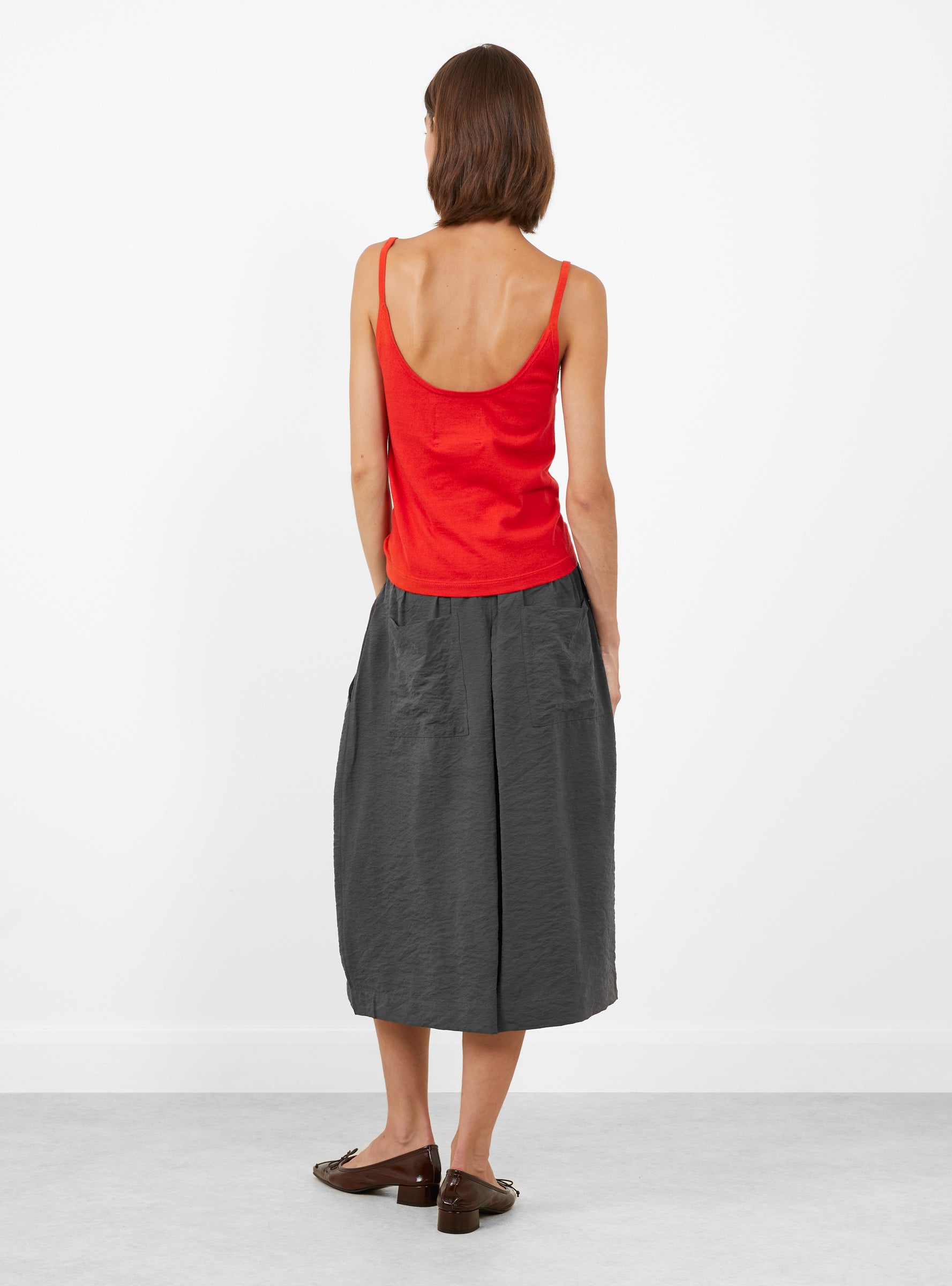 No 471 Britney Tank Top Tomato Tomato Extreme Cashmere (model back) at Couverture & The Garbstore
