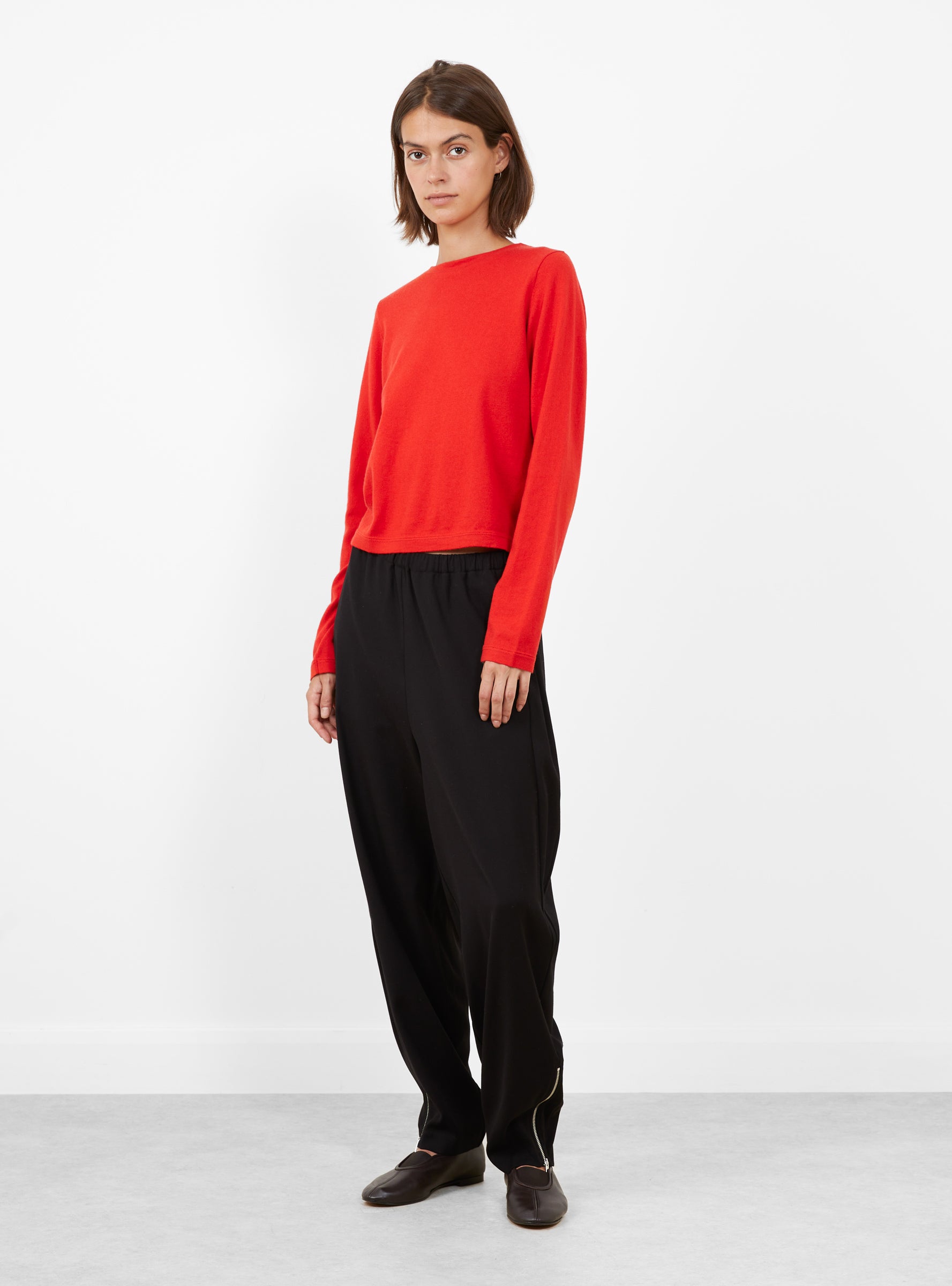 No 451 Lisa Long Sleeve T-Shirt Tomato Tomato Extreme Cashmere (model front) at Couverture & The Garbstore