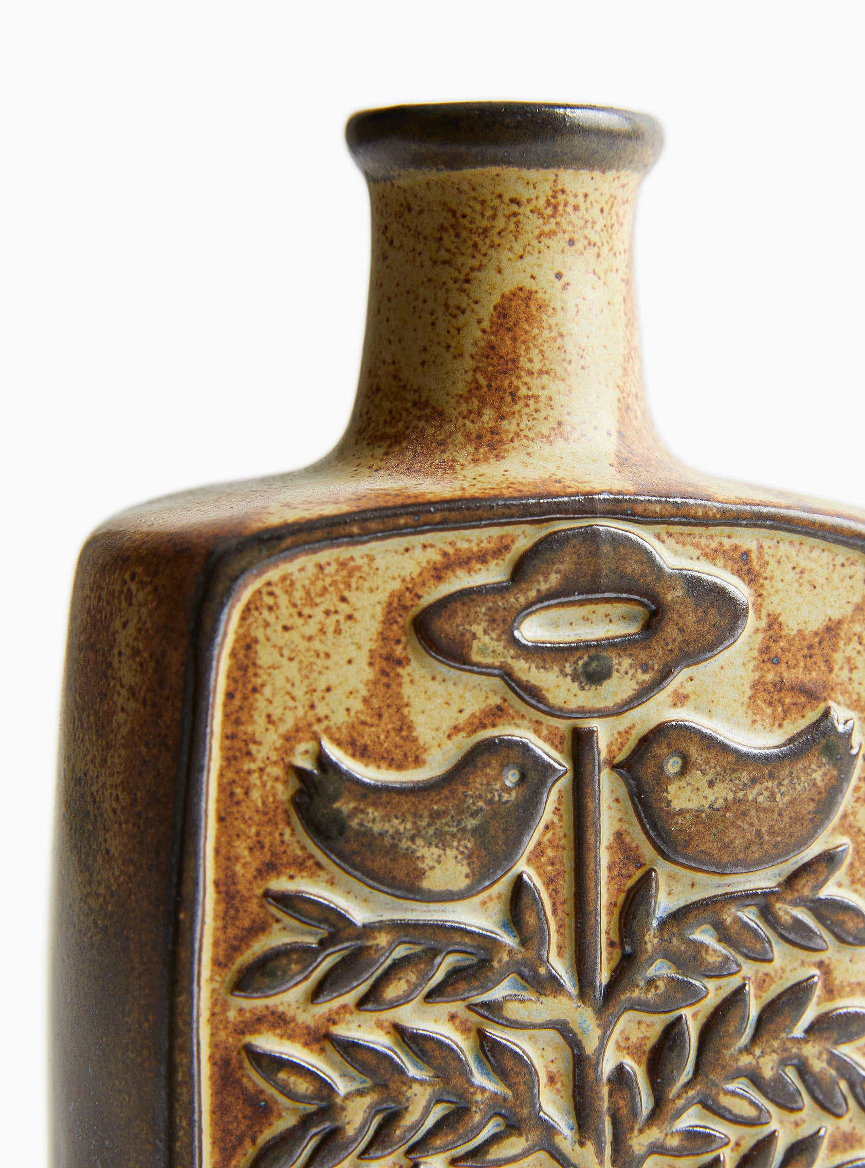 Triangle and Bird Vase K30 Off White KASHIWA Close_up at Couverture & The Garbstore