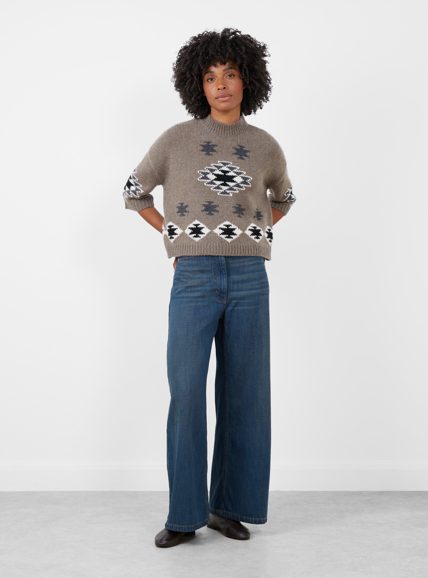 Navajo Cropped Jumper Flannel Flannel HIMALA (model front) at Couverture & The Garbstore