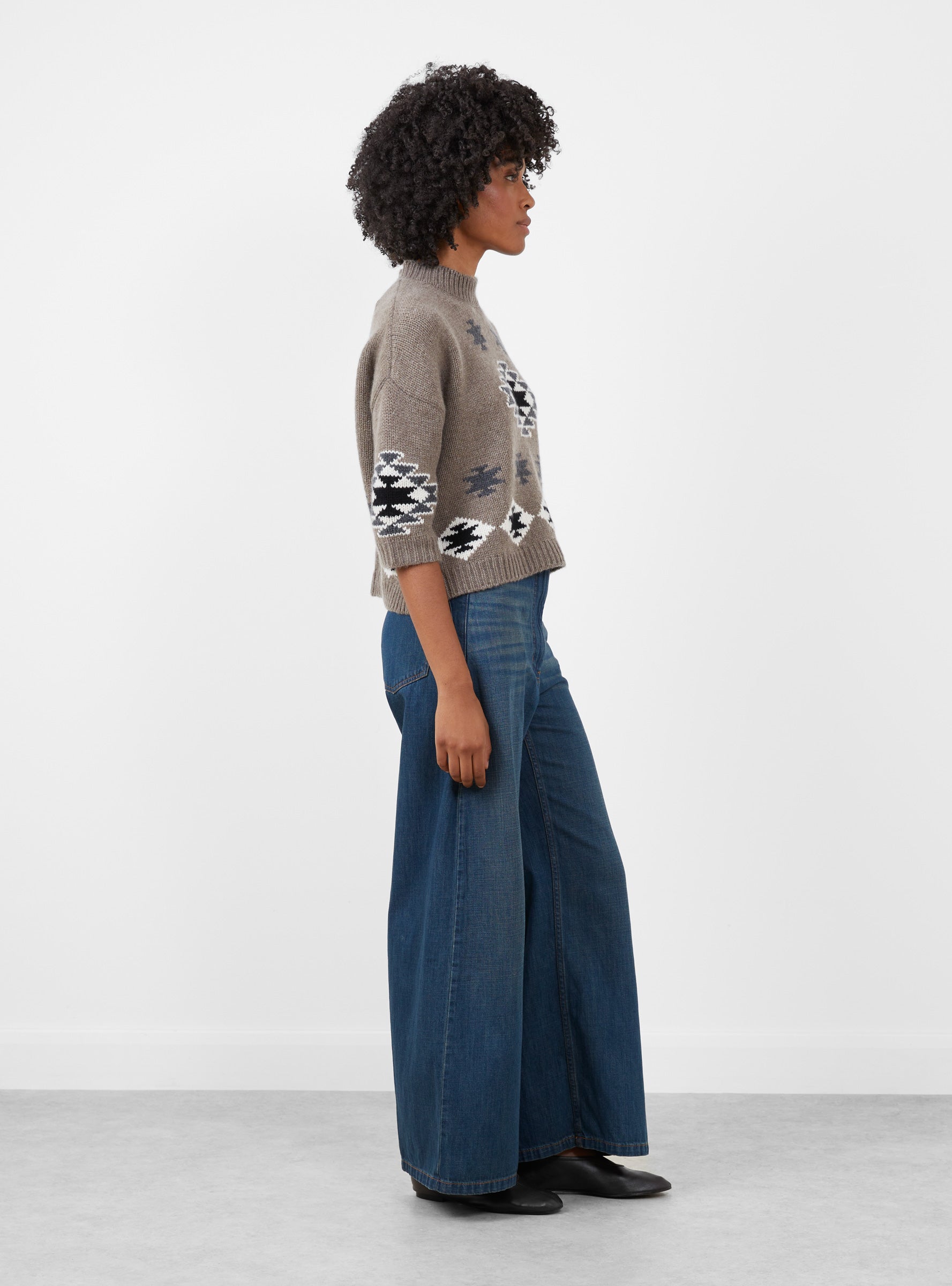 Navajo Cropped Jumper Flannel Flannel HIMALA (model side) at Couverture & The Garbstore