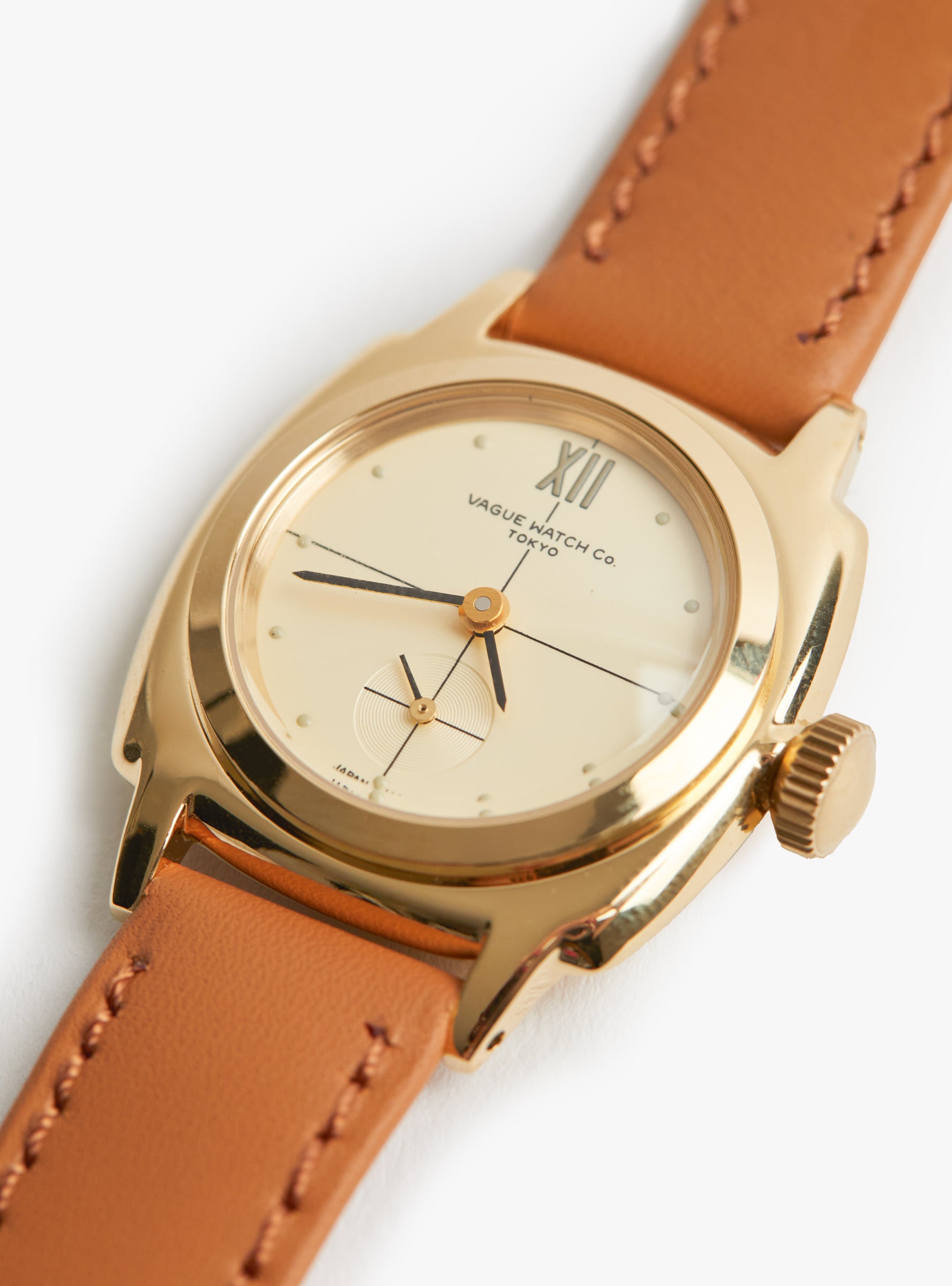 W Coussin Sophie Watch Caramel Leather Caramel Leather VAGUE (face detial) at Couverture & The Garbstore