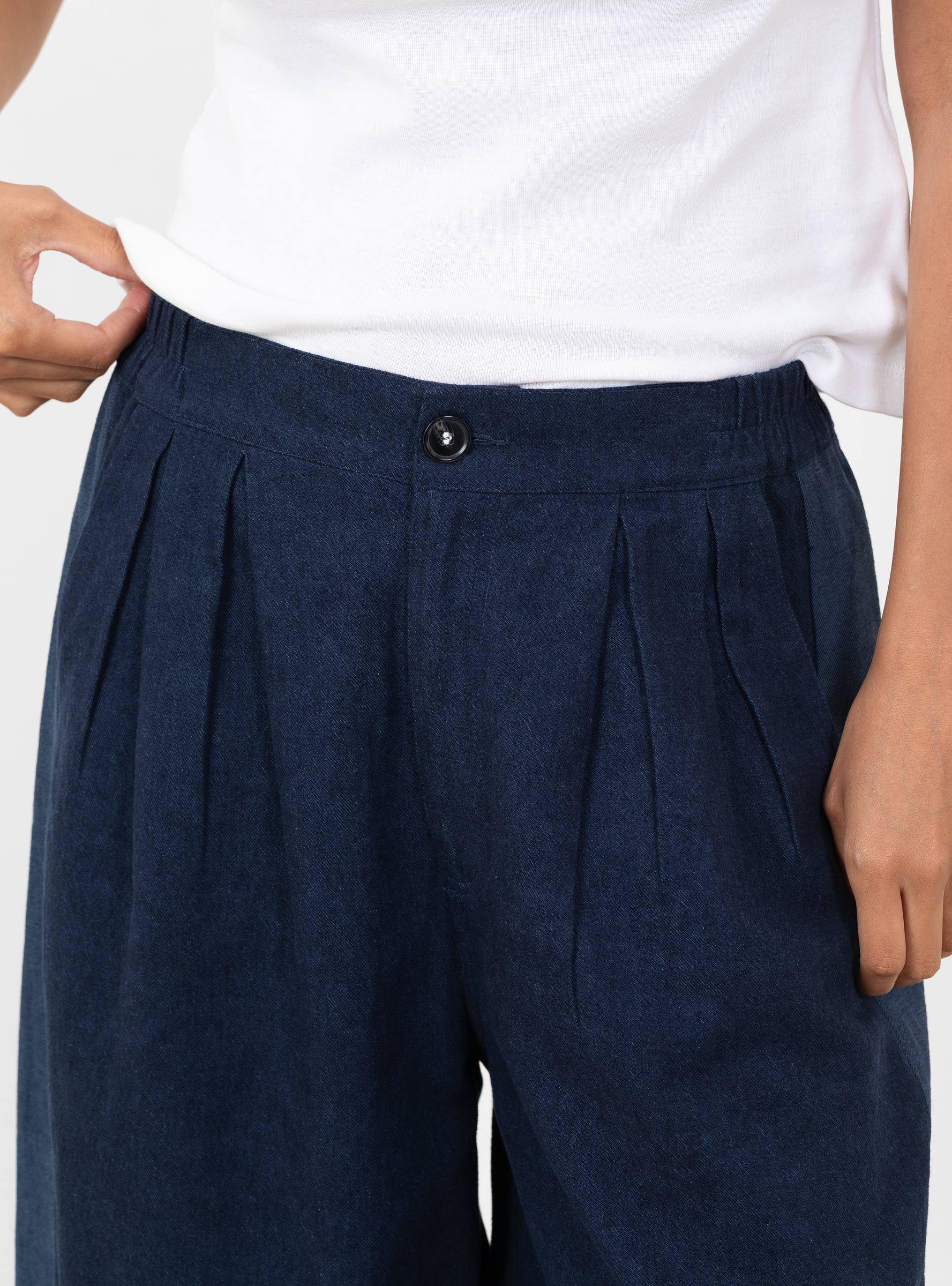 Leila_Trousers_Indigo_Mix_Indigo_Mix_SIDELINE_Model_Close Up at Couverture & The Garbstore