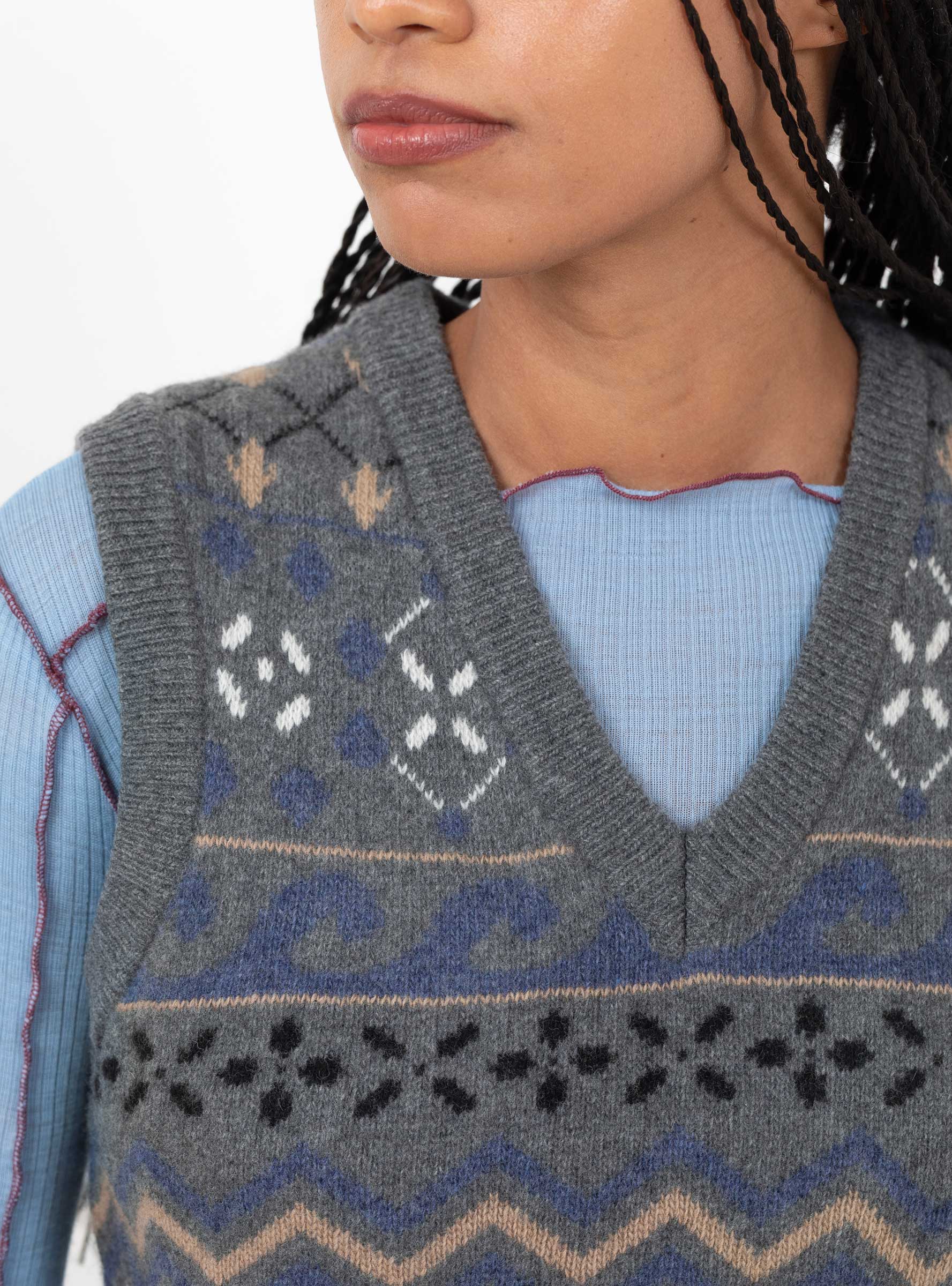 Misty_Vest_Grey_Jacquard_Grey_Jacquard_SKALL_model_detail at Couverture & The Garbstore