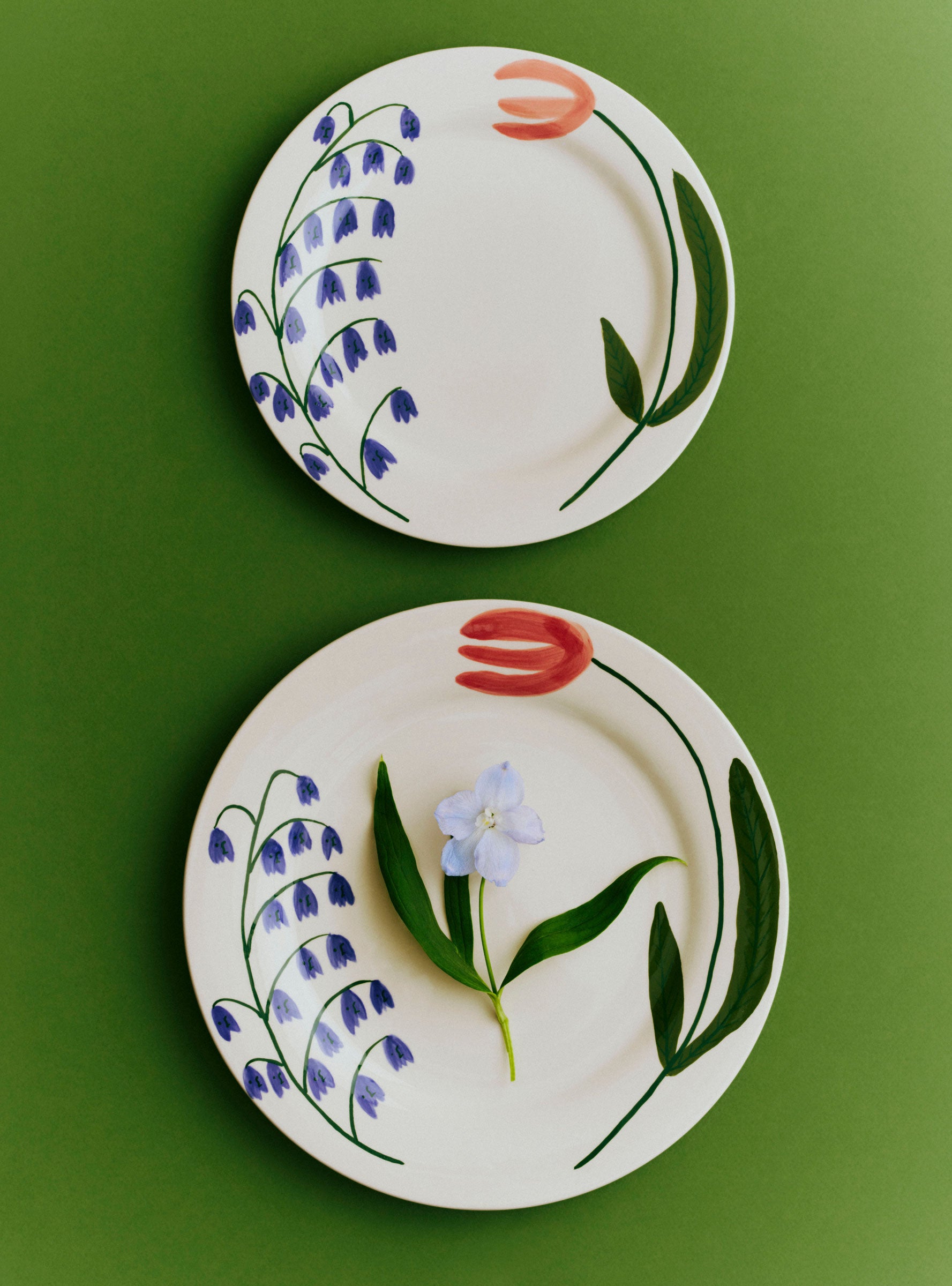 La Pittura Klokkeblomst plate 24cm Klokkeblomst Hay (pair shot) at Couverture & The Garbstore