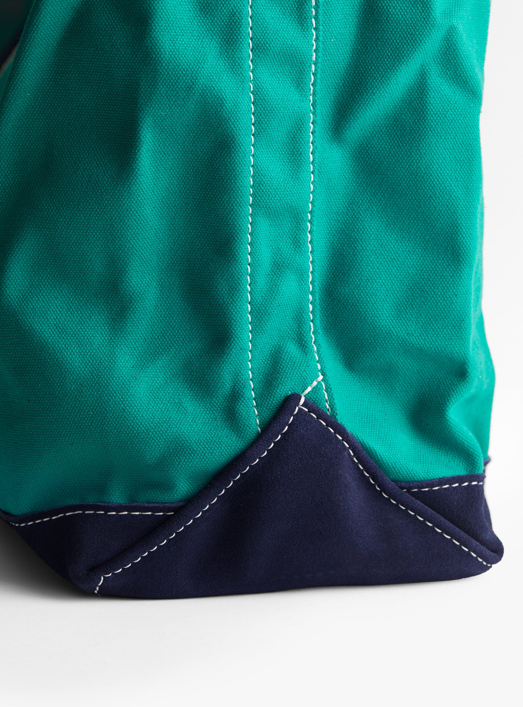 Seashore Tote Turquoise Turquoise R.CARRYALL (corner detail) at Couverture & The Garbstore