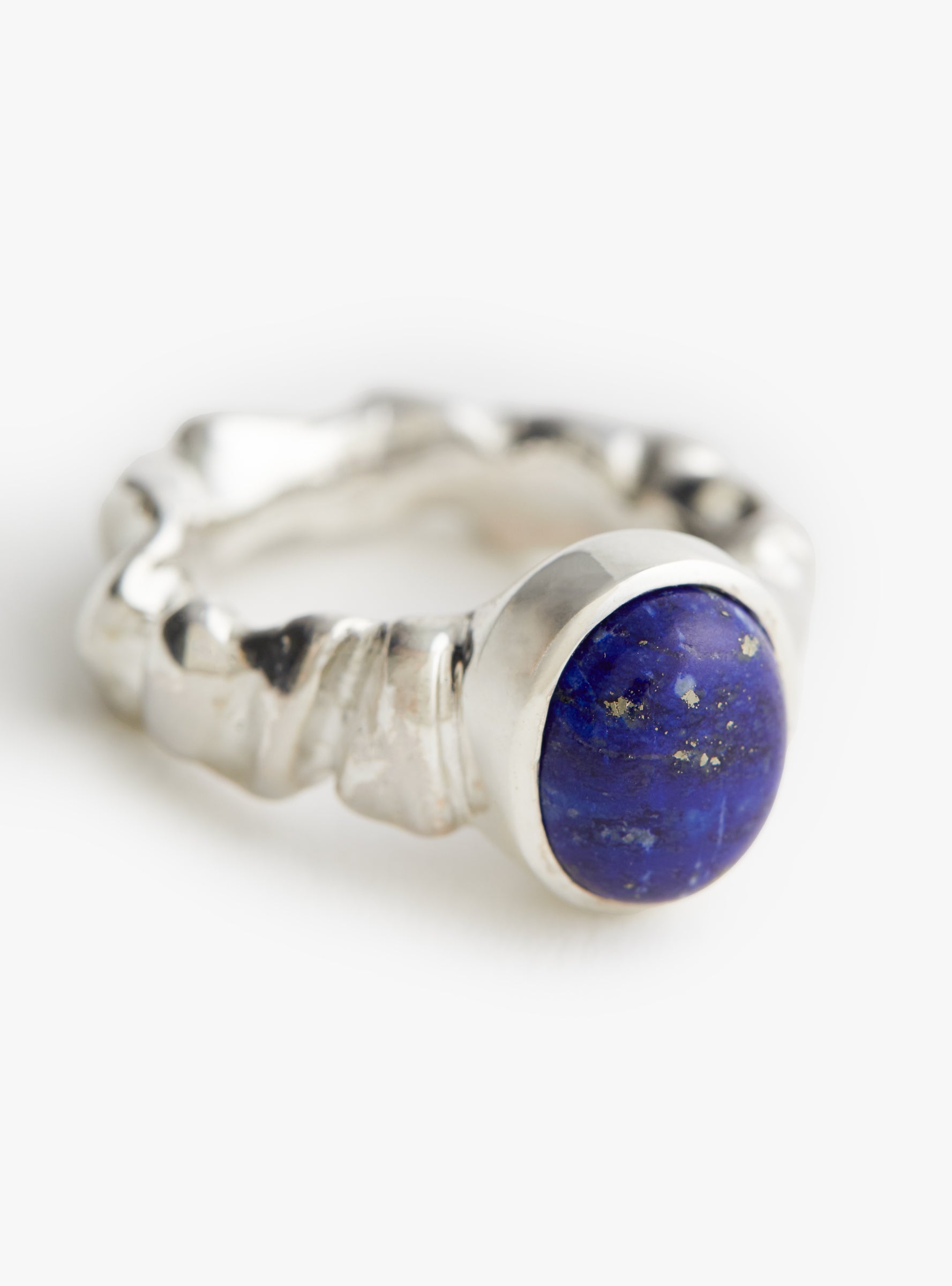 Lapis Lazuil Crush Ring Silver Silver Isabella Etou (clopse up) at Couverture & The Garbstore
