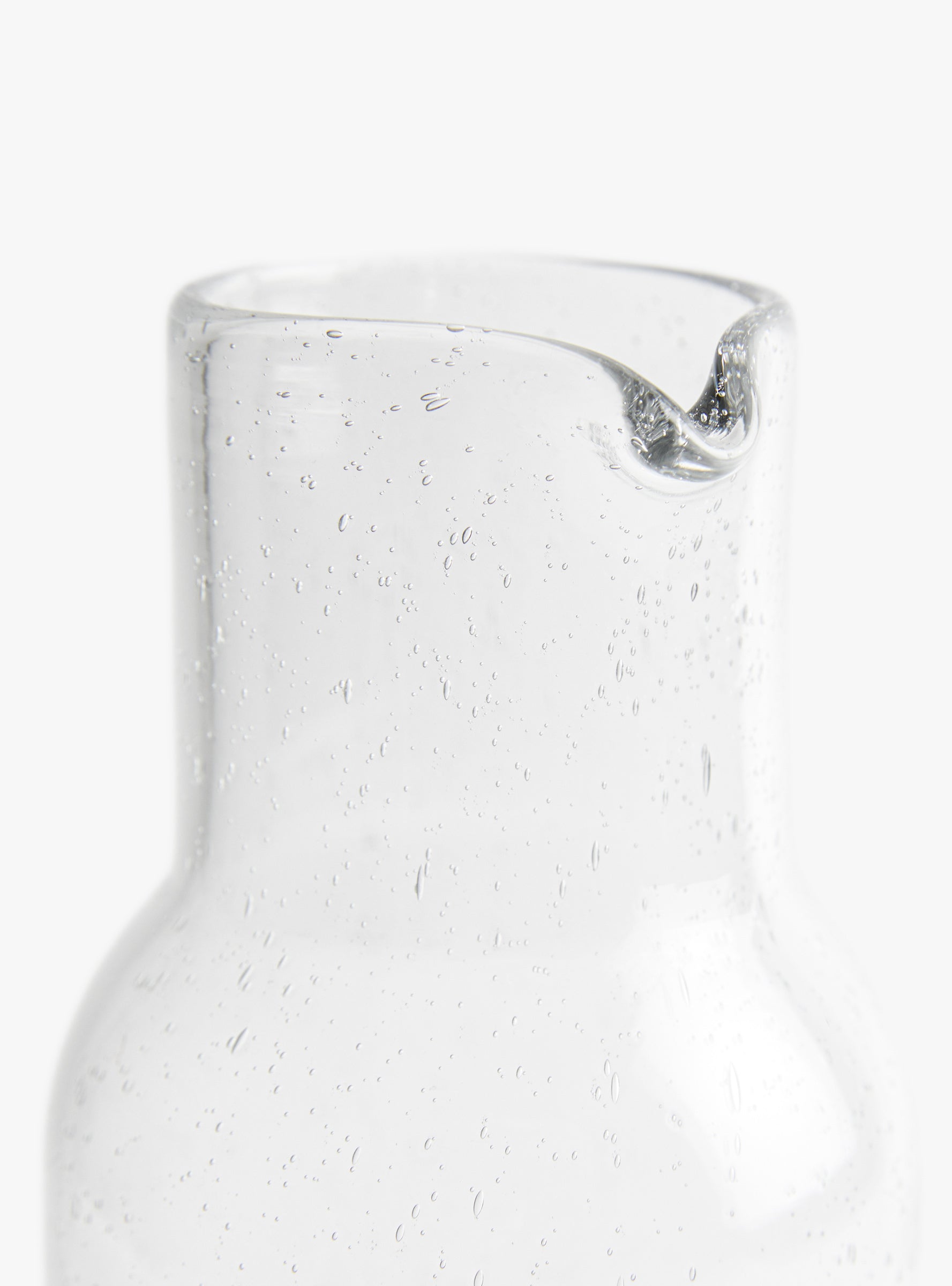 Vico Carafe ONE SIZE Pomax (lip detail) at Couverture & The Garbstore