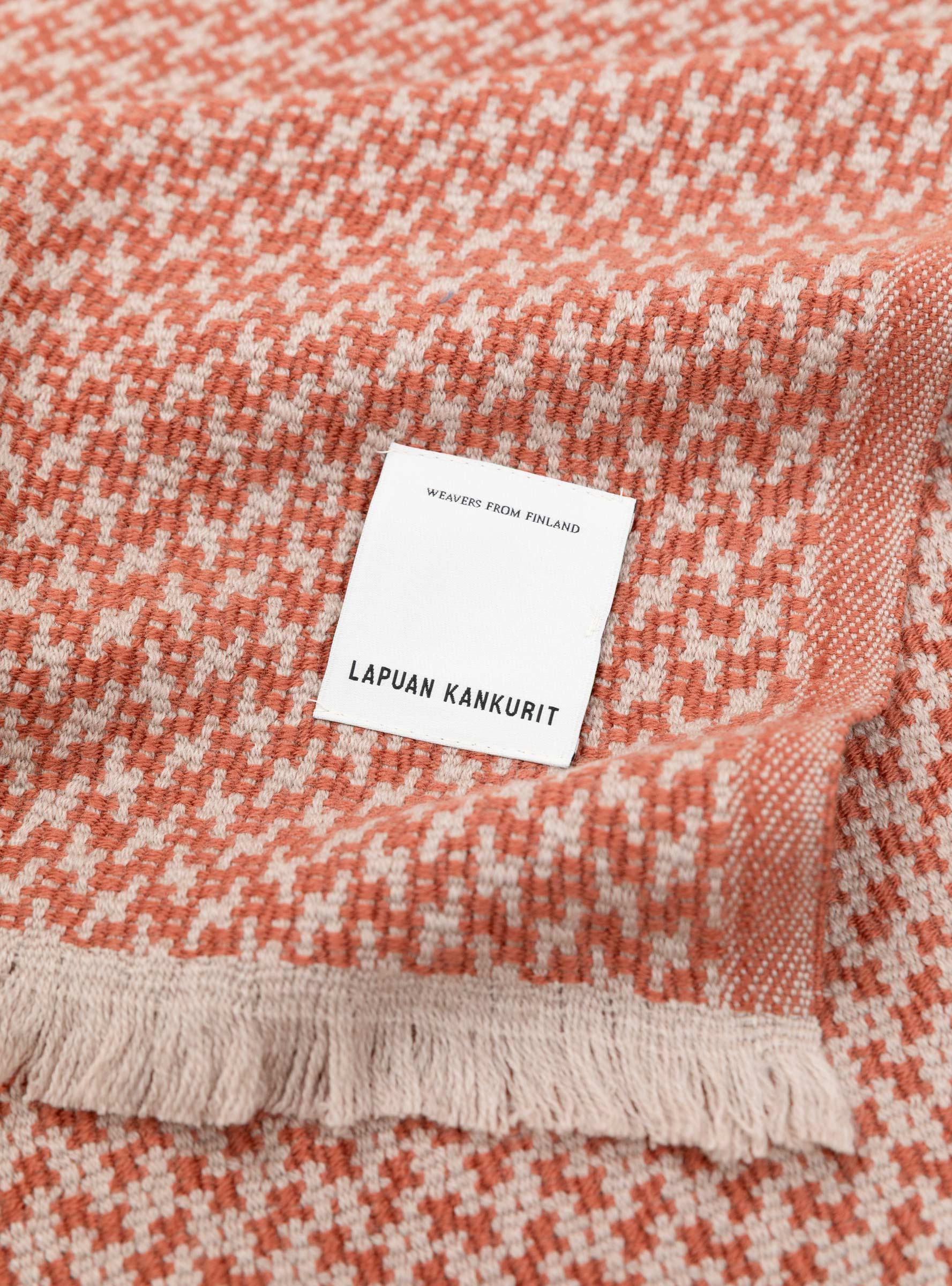 SALLA blanket Cinnamon ONE SIZE Lapuan Kankurit (label detail) at Couverture & The Garbstore