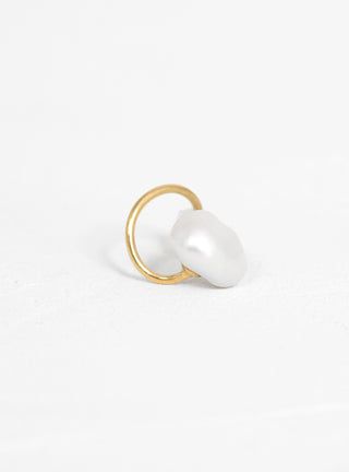 Baroque Pearl Twirl Earring Right by Maria Black | Couverture & The Garbstore