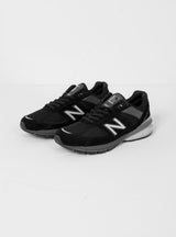 Made in US M990BK5 Sneakers Black by New Balance | Couverture & The Garbstore