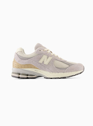 M2002RSA Sneakers Rain Cloud & Angora by New Balance | Couverture & The Garbstore