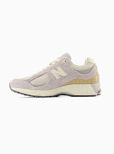 M2002RSA Sneakers Rain Cloud & Angora by New Balance | Couverture & The Garbstore