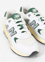 MT580RCA White & Nightwatch Green by New Balance | Couverture & The Garbstore