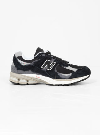 M2002RDJ Sneakers Black & Concrete by New Balance | Couverture & The Garbstore