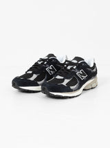 M2002RDJ Sneakers Black & Concrete by New Balance | Couverture & The Garbstore