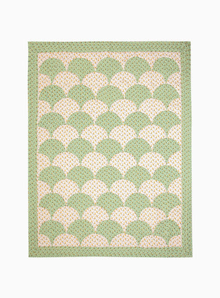 Leinikki Double Gauge Scallop Quilt Pistachio Green by Projektityyny | Couverture & The Garbstore