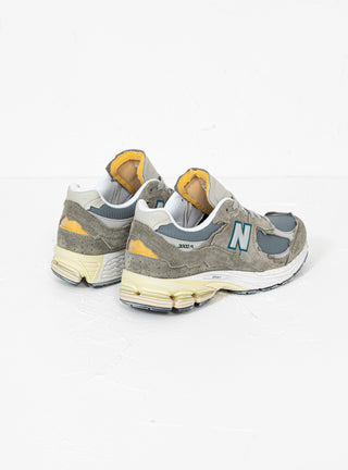 M2002RDD Sneakers Mirage Grey & Trooper by New Balance | Couverture & The Garbstore
