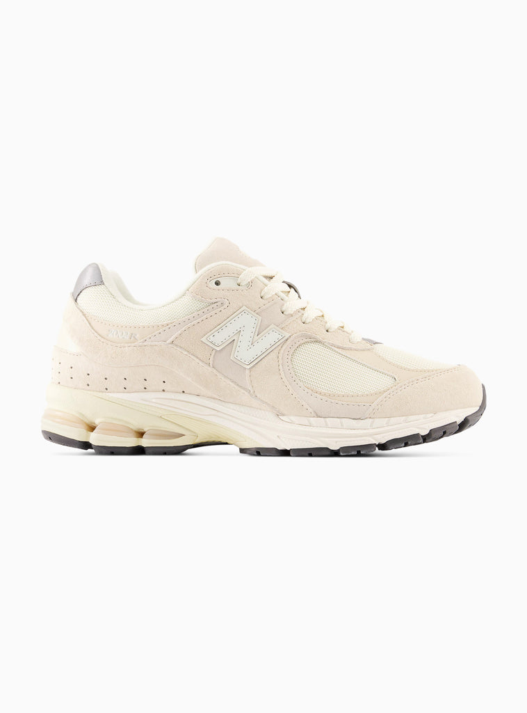 M2002RCC Sneakers Calm Taupe & Angora by New Balance | Couverture & The Garbstore