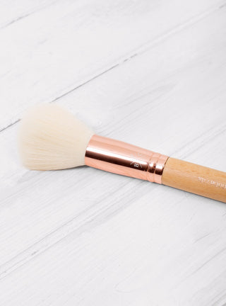 Powder Brush by Bachca by Couverture & The Garbstore