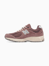 M2002RHD Black Fig by New Balance | Couverture & The Garbstore