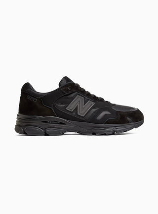 Made in UK M920BLK Sneakers Black by New Balance | Couverture & The Garbstore