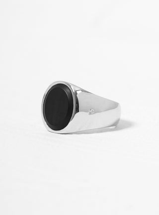Black Onyx Oval Ring by Tom Wood | Couverture & The Garbstore